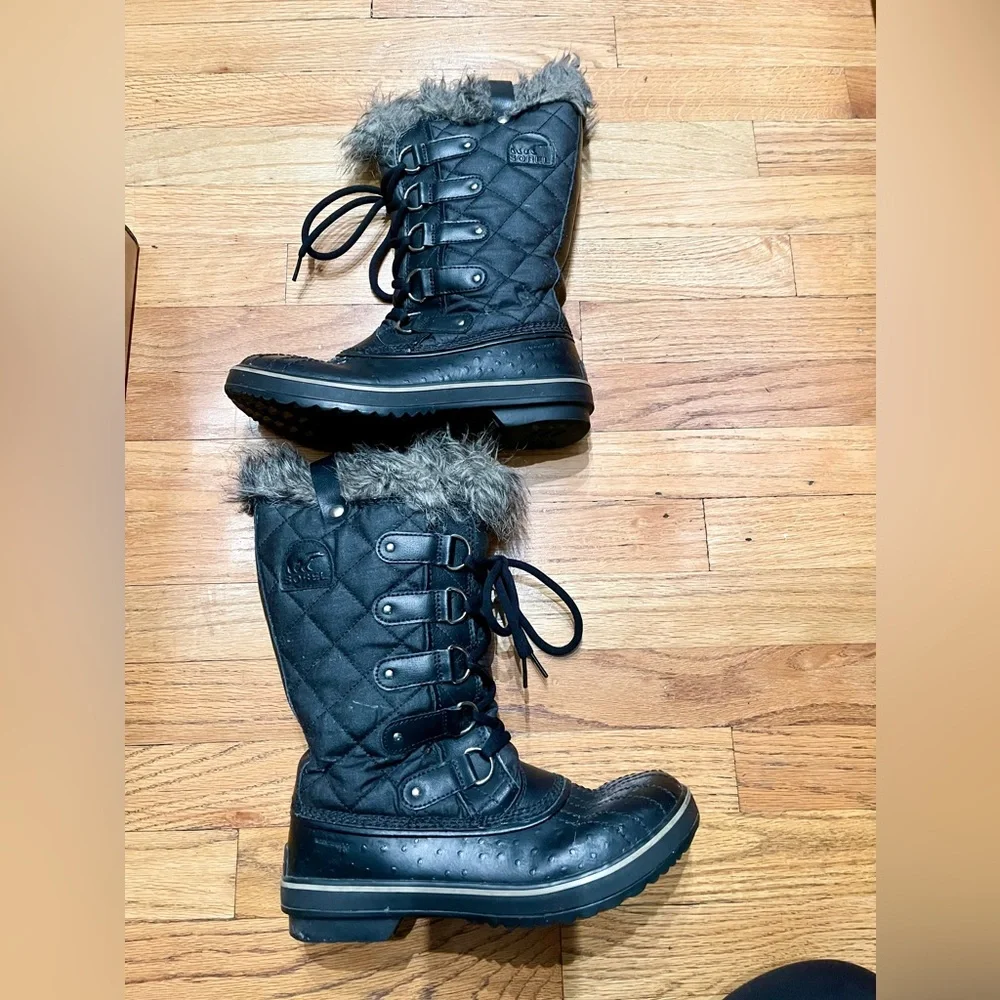 Sorel Tofino Snow Boots size 8 with box